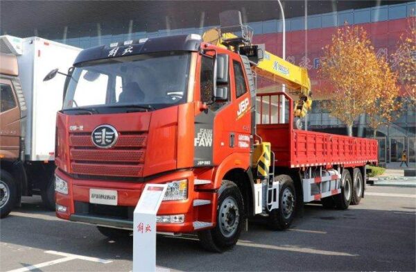 FAW J6P 8X4 Loader Crane - Image 4