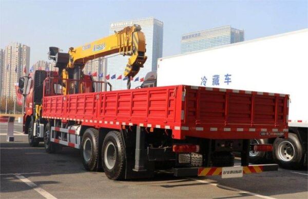 FAW J6P 8X4 Loader Crane - Image 5