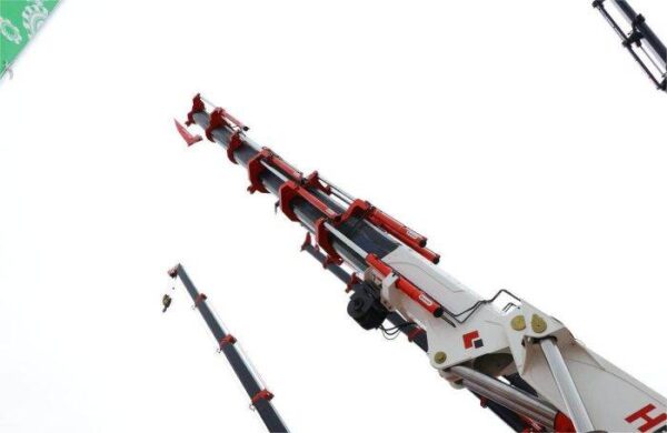 HOWO TX 10X4 Loader Crane - Image 6