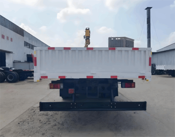 ISUZU GIGA Truck Mounted Crane - Image 2