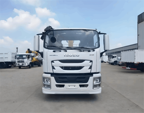 ISUZU GIGA Truck Mounted Crane - Image 3