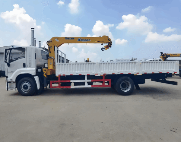 ISUZU GIGA Truck Mounted Crane